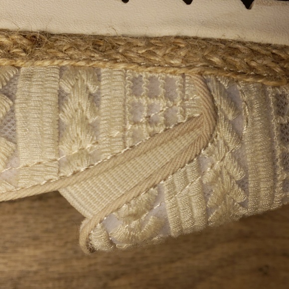 BOBS from Skechers, memory foam, white lace loafers,womens size 8. - Picture 5 of 9